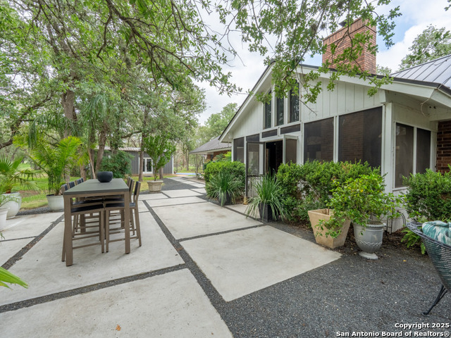 Listing photo id 34 for 120 Spanish Oak Trail