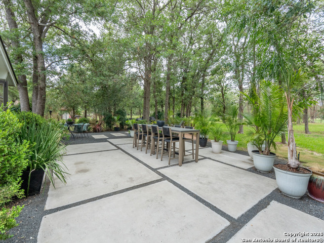 Listing photo id 36 for 120 Spanish Oak Trail