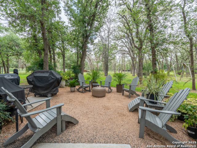 Listing photo id 37 for 120 Spanish Oak Trail