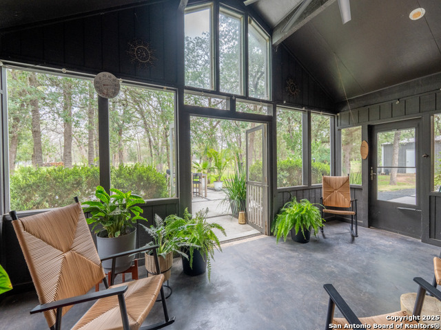 Listing photo id 4 for 120 Spanish Oak Trail