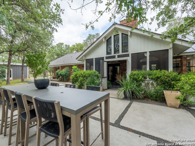 Listing photo id 5 for 120 Spanish Oak Trail