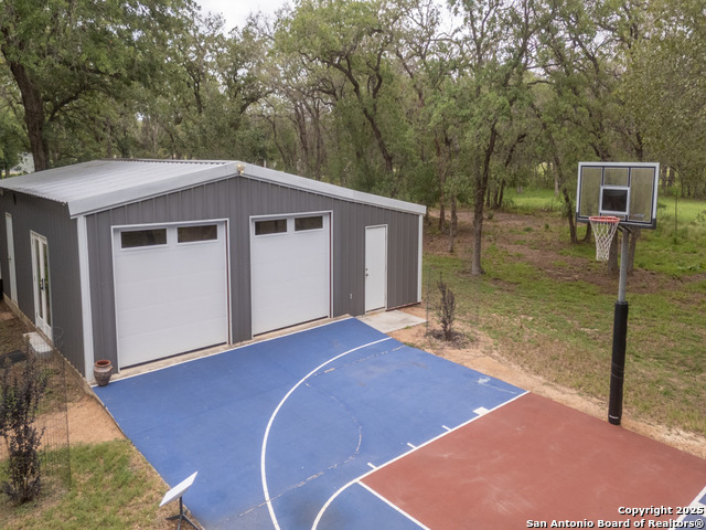 Listing photo id 6 for 120 Spanish Oak Trail