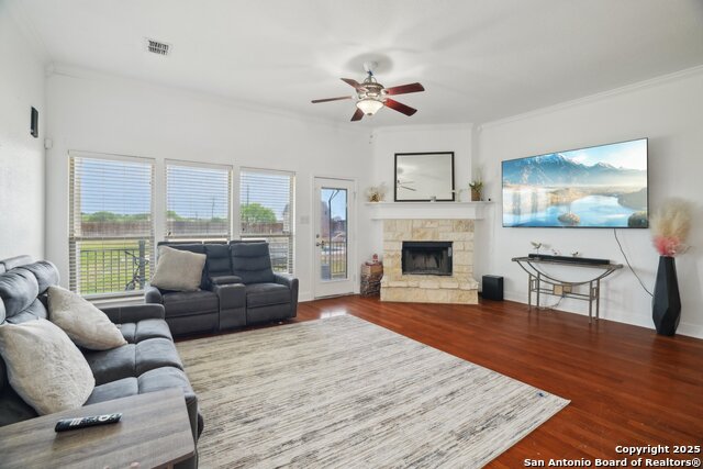 Listing photo id 8 for 7027 Laura Hts