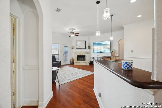 Listing photo id 11 for 7027 Laura Hts