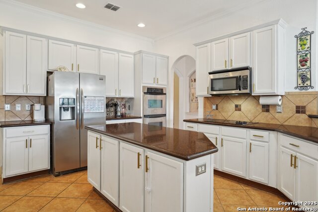 Listing photo id 16 for 7027 Laura Hts