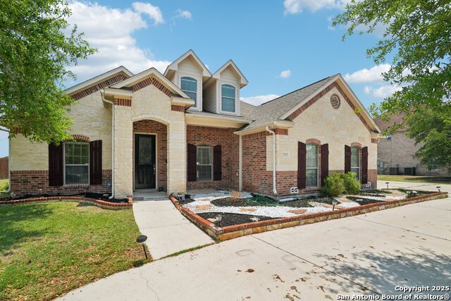 Listing photo id 1 for 7027 Laura Hts