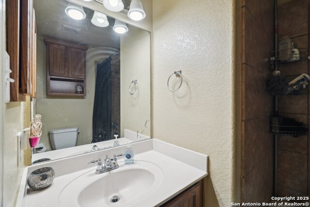 Listing photo id 36 for 7027 Laura Hts