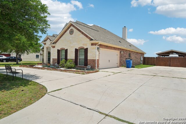 Listing photo id 2 for 7027 Laura Hts