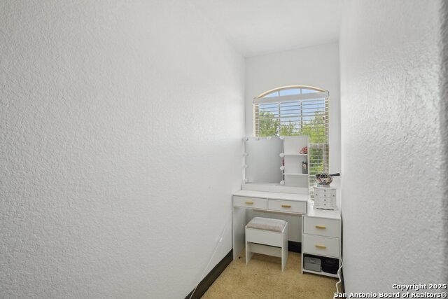 Listing photo id 39 for 7027 Laura Hts