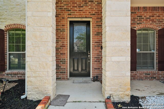 Listing photo id 3 for 7027 Laura Hts