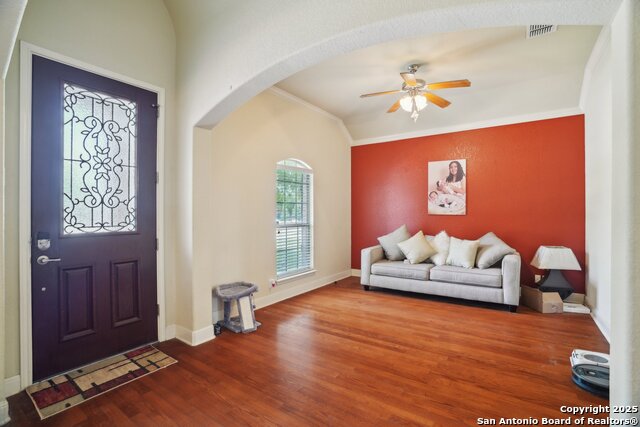 Listing photo id 4 for 7027 Laura Hts