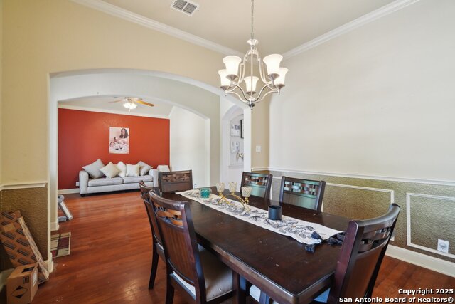 Listing photo id 5 for 7027 Laura Hts