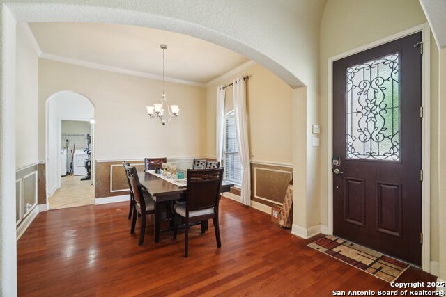Listing photo id 6 for 7027 Laura Hts
