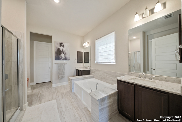 Image 17 of 41 For 418 Sundance Way