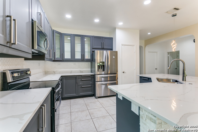 Listing photo id 8 for 6601 Shadden Oaks