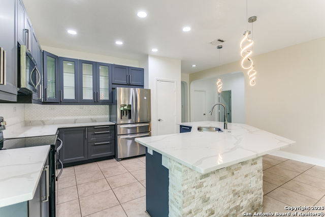 Listing photo id 9 for 6601 Shadden Oaks