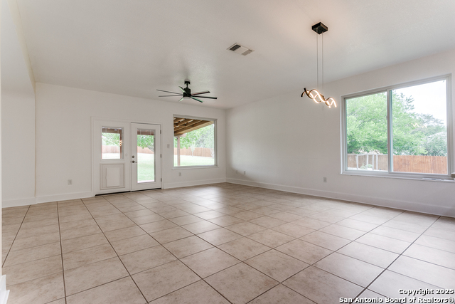 Listing photo id 10 for 6601 Shadden Oaks