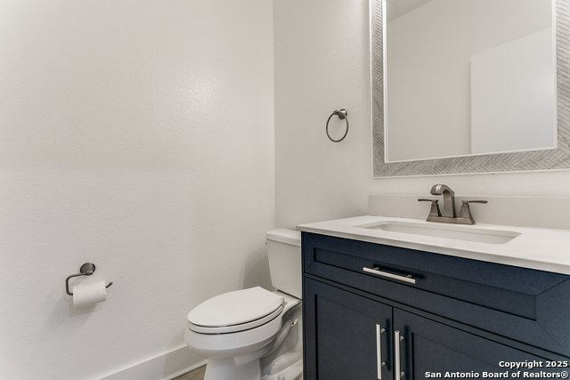 Listing photo id 12 for 6601 Shadden Oaks