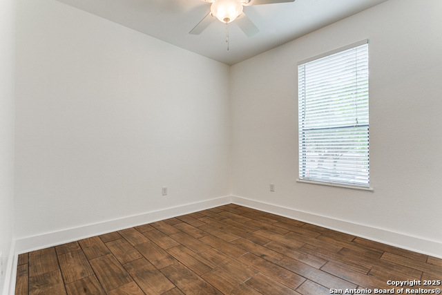 Listing photo id 13 for 6601 Shadden Oaks
