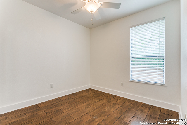 Listing photo id 14 for 6601 Shadden Oaks