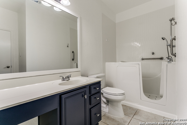 Listing photo id 16 for 6601 Shadden Oaks