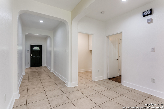 Listing photo id 1 for 6601 Shadden Oaks