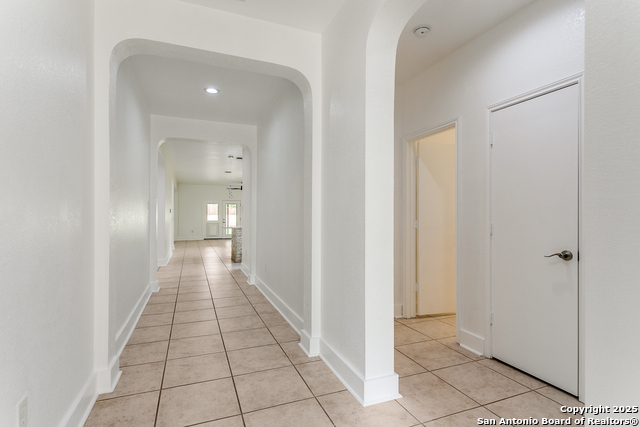 Listing photo id 2 for 6601 Shadden Oaks