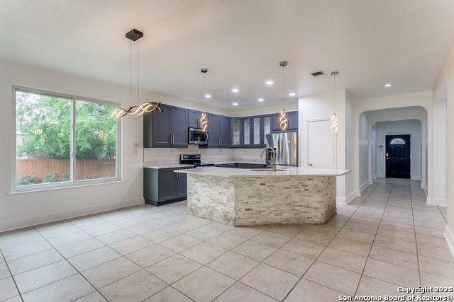 Listing photo id 3 for 6601 Shadden Oaks