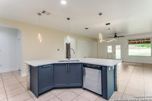 Listing photo id 7 for 6601 Shadden Oaks