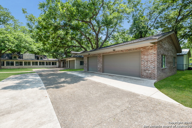 Image 34 of 63 For 123 Serene Creek Ln