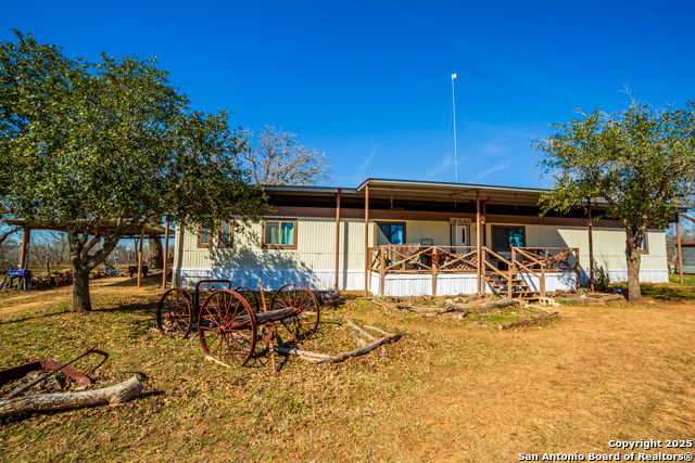 Details for 762 Cr 108  , Floresville, TX 78114