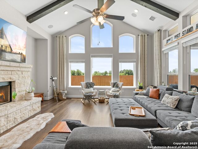 Listing photo id 11 for 4508 River Rock
