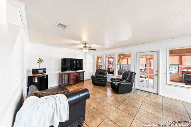 Listing photo id 5 for 9014 Camino Rey