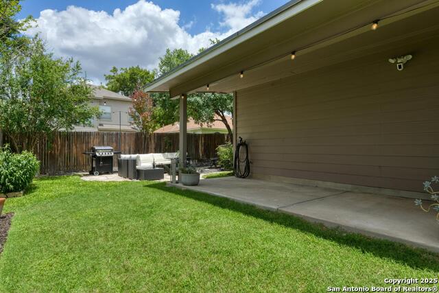 Listing photo id 14 for 6039 Woodway Ct.