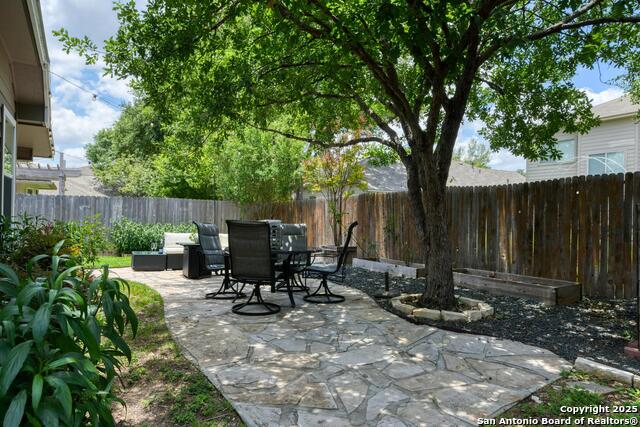 Listing photo id 16 for 6039 Woodway Ct.