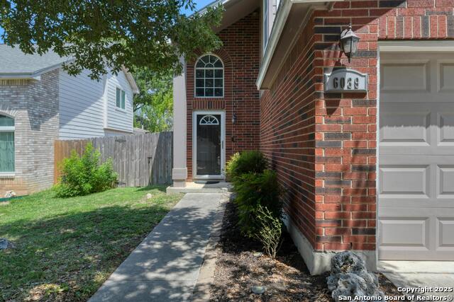 Listing photo id 18 for 6039 Woodway Ct.