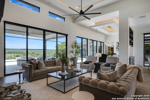 Listing photo id 8 for 121 Greystone Point