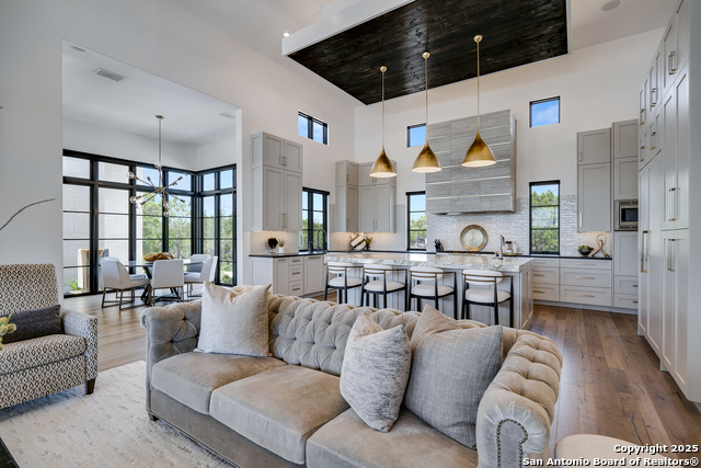 Listing photo id 10 for 121 Greystone Point