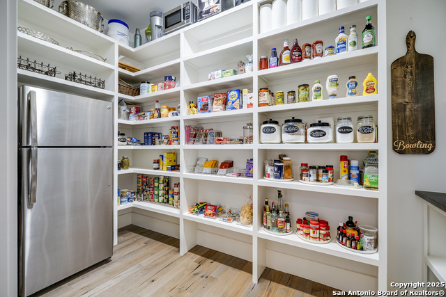 Listing photo id 15 for 121 Greystone Point