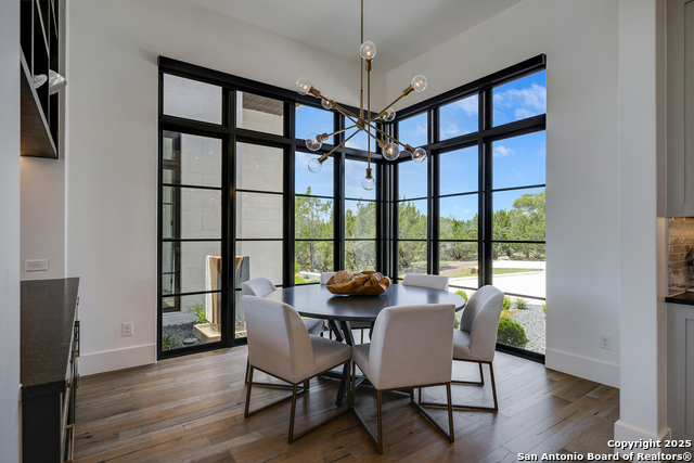 Listing photo id 16 for 121 Greystone Point