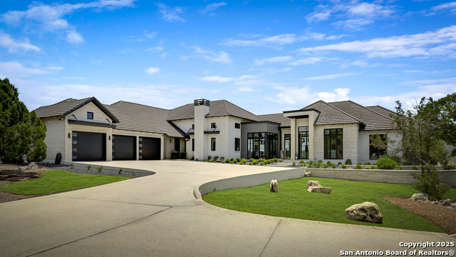 Listing photo id 0 for 121 Greystone Point