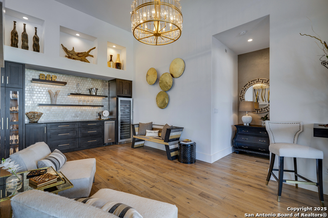 Listing photo id 18 for 121 Greystone Point