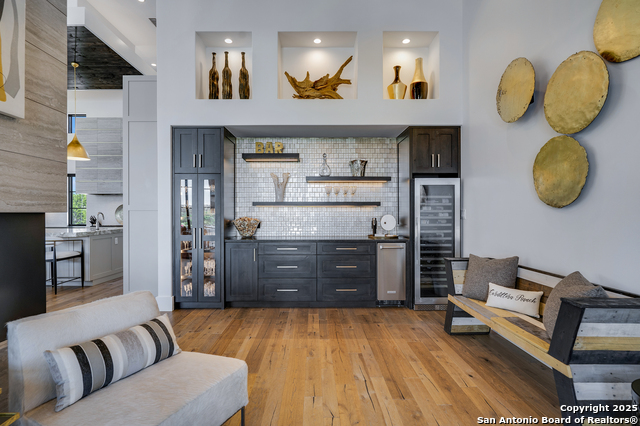 Listing photo id 20 for 121 Greystone Point