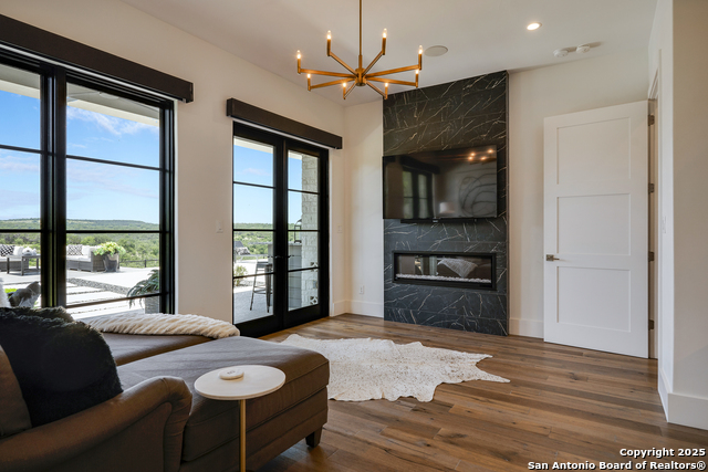 Listing photo id 22 for 121 Greystone Point