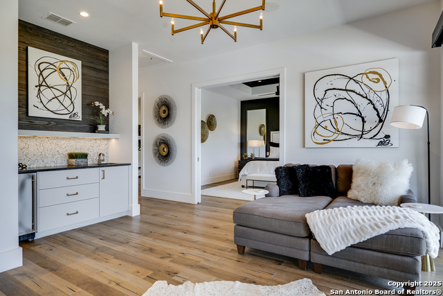 Listing photo id 23 for 121 Greystone Point