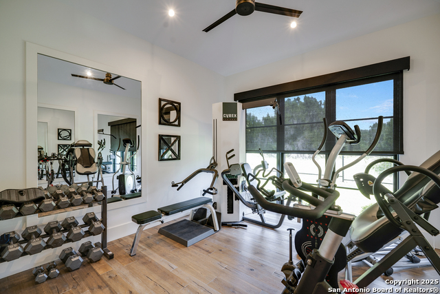 Listing photo id 25 for 121 Greystone Point