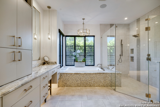 Listing photo id 27 for 121 Greystone Point