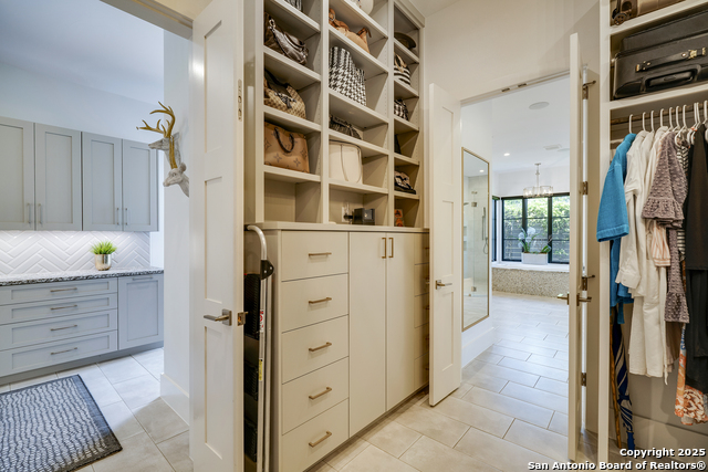 Listing photo id 30 for 121 Greystone Point