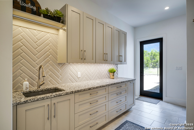Listing photo id 32 for 121 Greystone Point