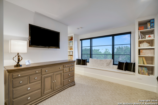 Listing photo id 47 for 121 Greystone Point